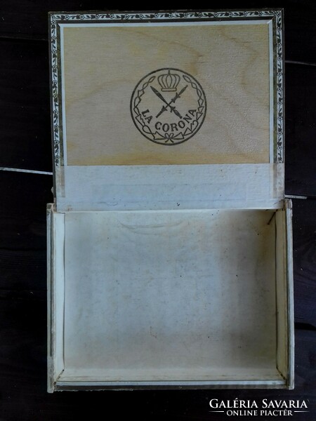 Old cigar boxes per piece