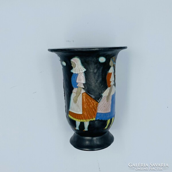 Gádor István kerámia váza falusi jelenettel