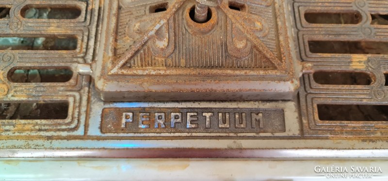 Perpetuum stove, including ash box