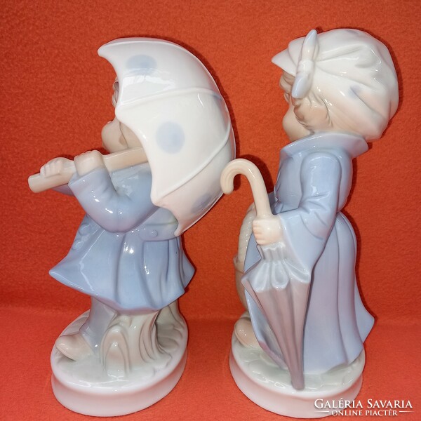 "Kisfiú +kislány esernyővel ". 2db német, porcelán figura párban.