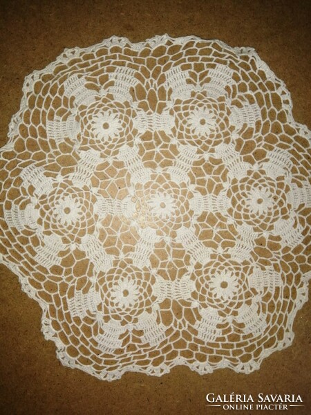 Handmade ecru lace tablecloth diam. 32 Cm (15)