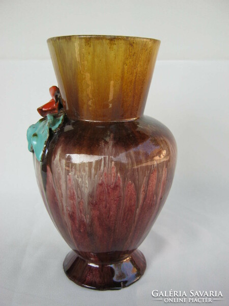 Hop ceramic vase decorated with flowers