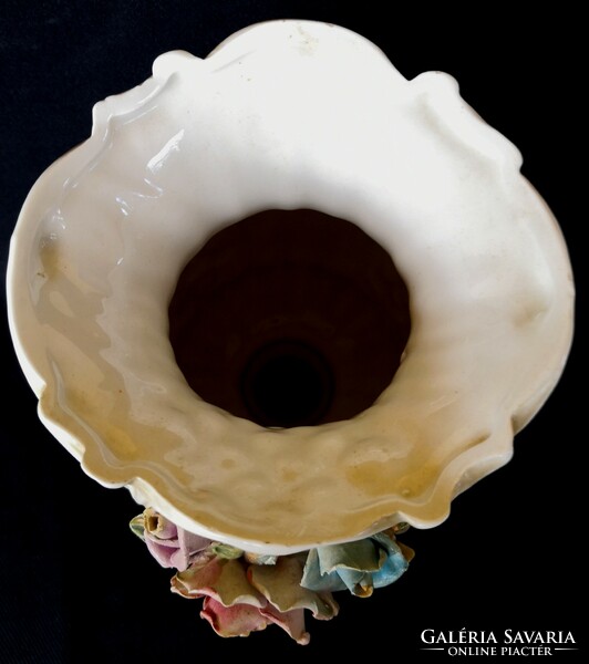 Dt/171 – capodimonte baroque vase