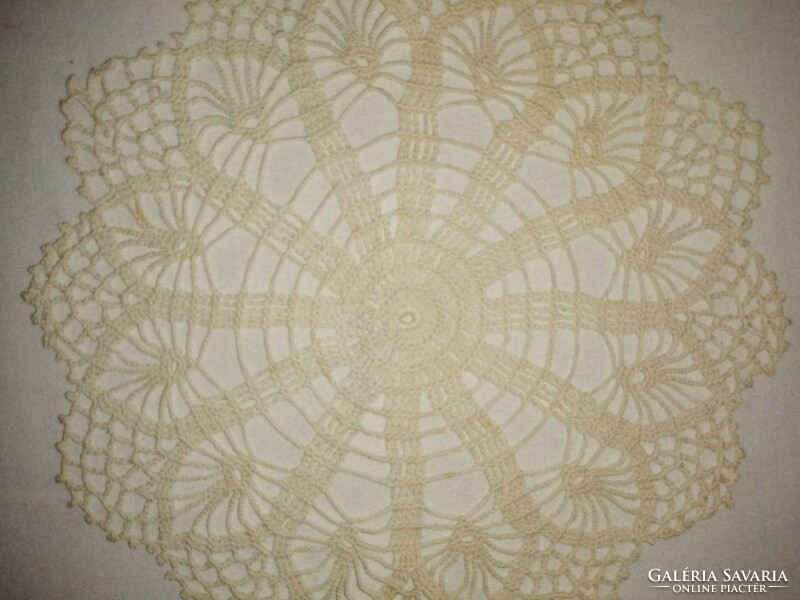 Handmade beige lace tablecloth dia. 16 Cm (18)