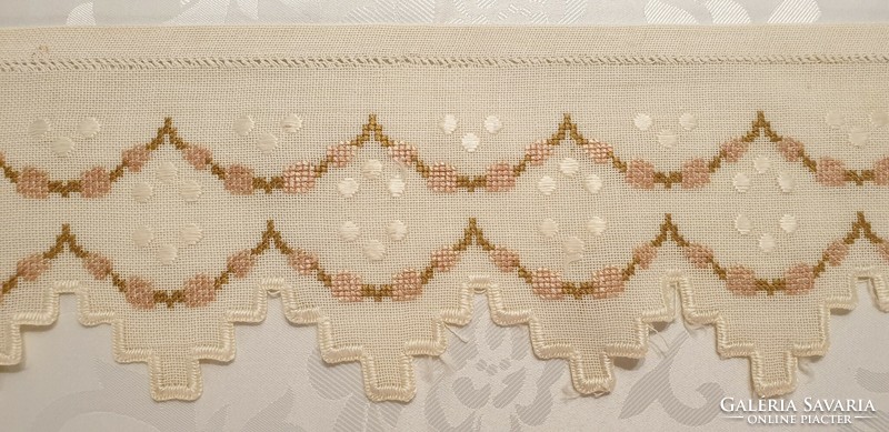 (9) Very old embroidered/tapestry tablecloth 110 cm x 13 cm