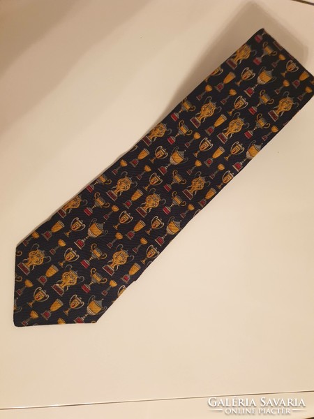 Daniel hechter goblet pattern Italian silk tie