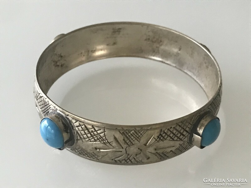 Silver-plated bracelet with engraved pattern, turquoise inserts, 7 cm diameter