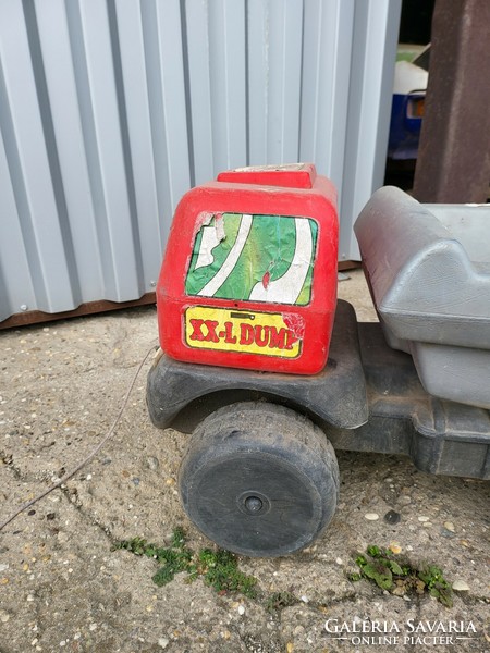 Large toy dump truck