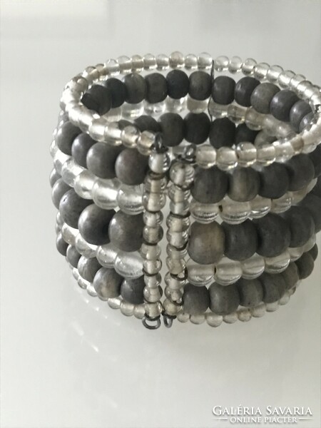 Retro pearl bracelet on flexible metal frame, 6 cm inner diameter