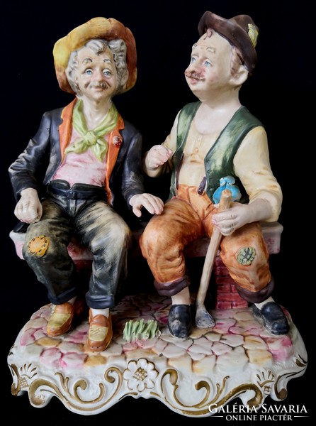 Dt/178 – pair of capodimonte sculptures - discourse