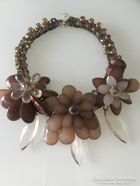 Elegant fashionable necklaces with huge flowers, 50 cm long