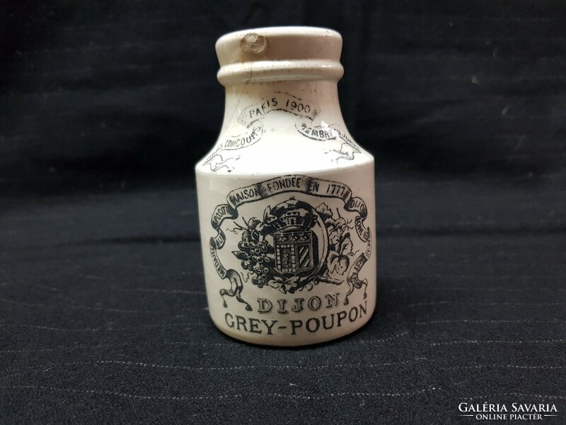 Antik Dijoni mustár palackja.