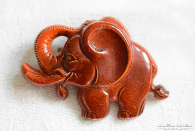 Old brooch retro jewelry 5.5 x 4 cm elephant plastic