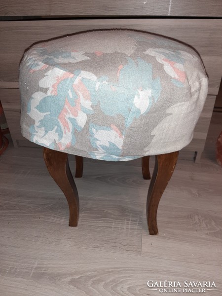 Antique pouffe seat with nice legs and stable springs