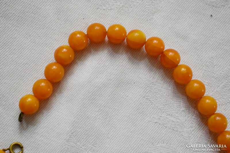 Old pearl necklace retro bijou 43 cm amber colored plastic
