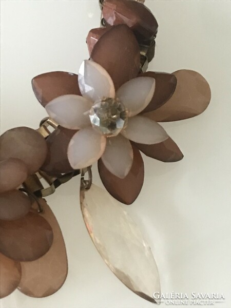 Elegant fashionable necklaces with huge flowers, 50 cm long