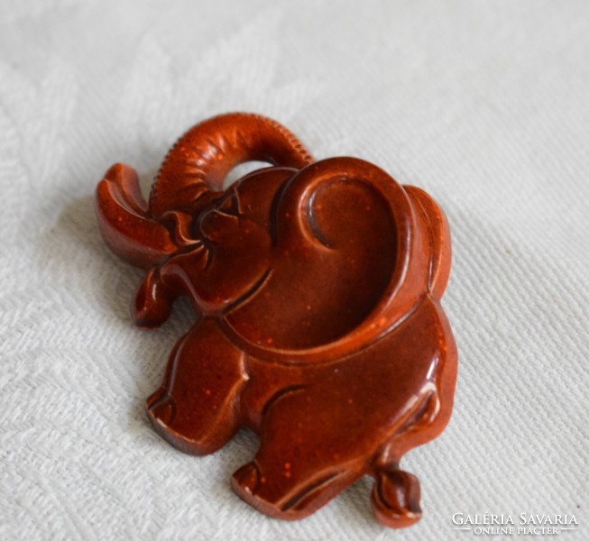 Old brooch retro jewelry 5.5 x 4 cm elephant plastic