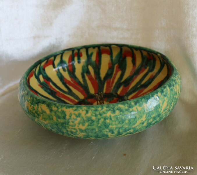 Marked ceramic bowl, based on the built-in support wire for flowers, ikebana