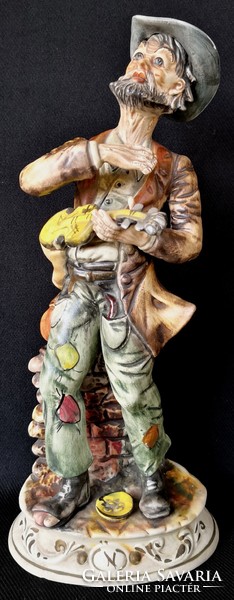 Dt/177 – capodimonte large-sized musical beggar figural ornament