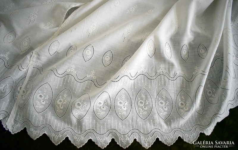 Rendkívül dekoratív vékony hímzés pamut föggöny szoknya drapéria vitrázs készítéshez 250x67cm duplán