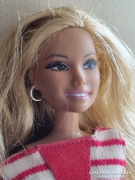 Eredeti szőke fülbevalós Skipper Mattel Barbie baba 2001