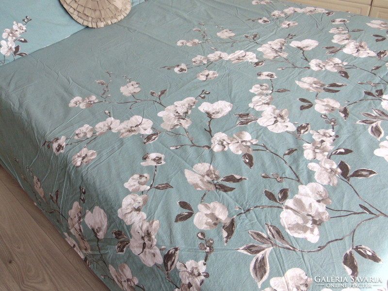 Szépséges pamut ágynemű olajfazöld alapon fehér virágos