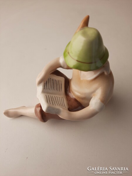 Drasche porcelán szobor, olvasó fiú figura