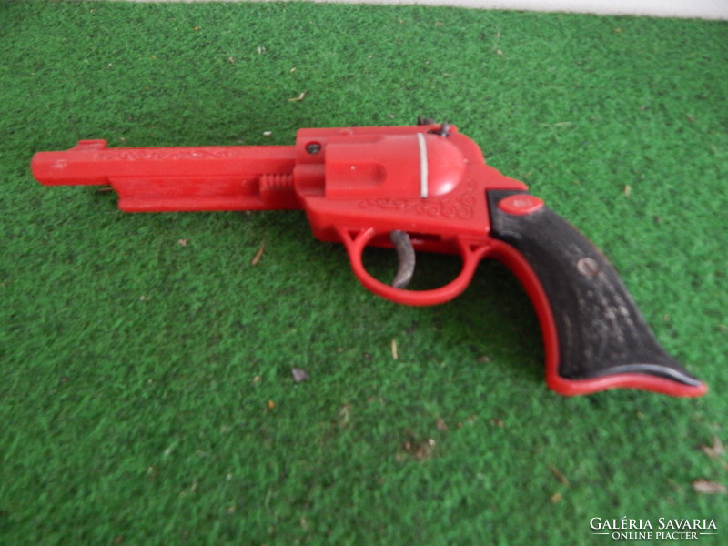 3 retro children's toys, pistol, stun gun, in the condition shown in the picture.