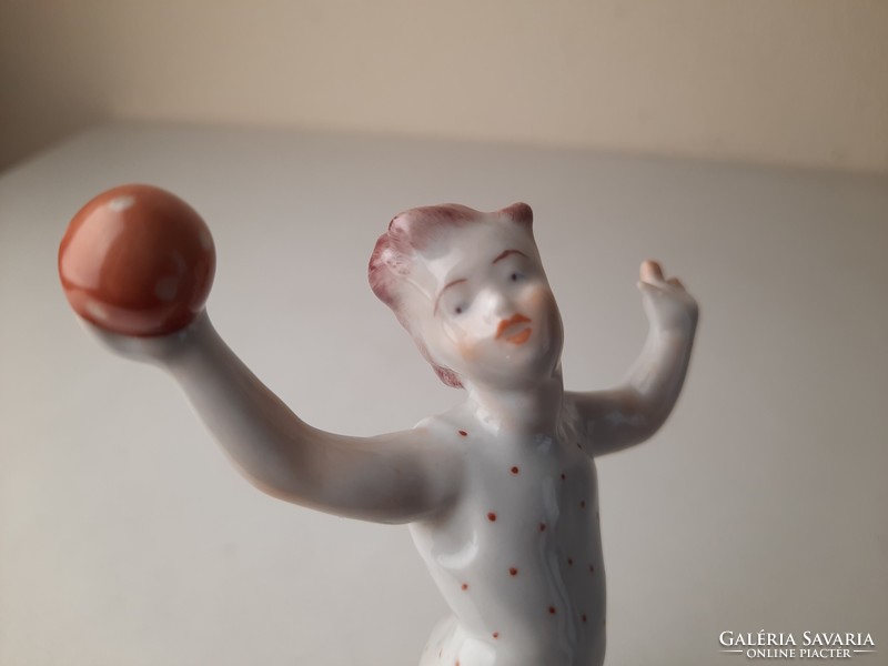Retro porcelán szobor, labdázó kislány figura