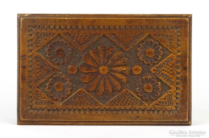 1M634 old carved wooden jewelry box