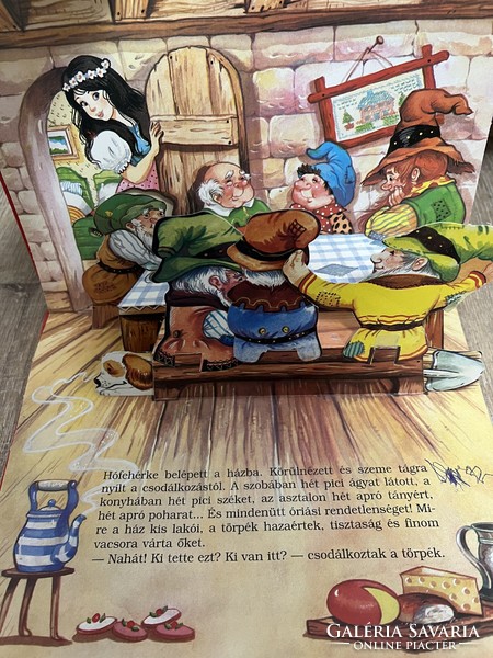 Snow White and the Seven Dwarfs 3D pop-up storybook