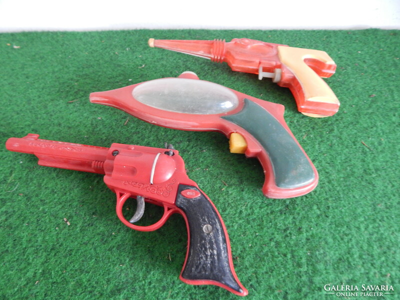 3 retro children's toys, pistol, stun gun, in the condition shown in the picture.