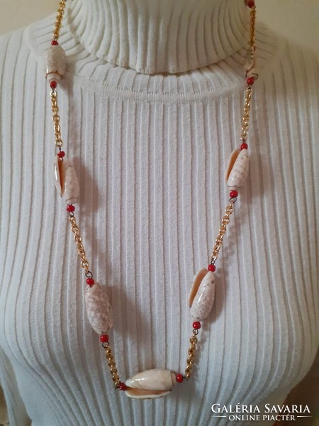 Retro necklace decorated with snails