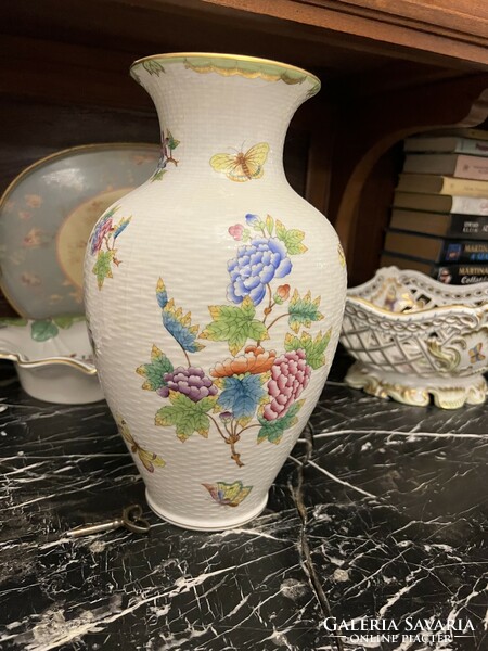 Viktória mintás Herendi porcelán váza, magassága 32 cm