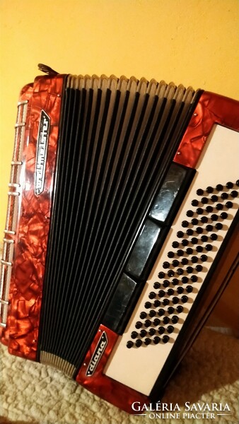 Weltmeister accordion