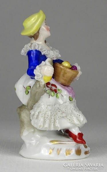 1M662 antique sitzendorf mini porcelain figure 7.5 Cm