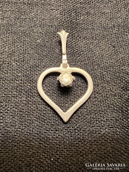 Silver heart pendant with small white stone