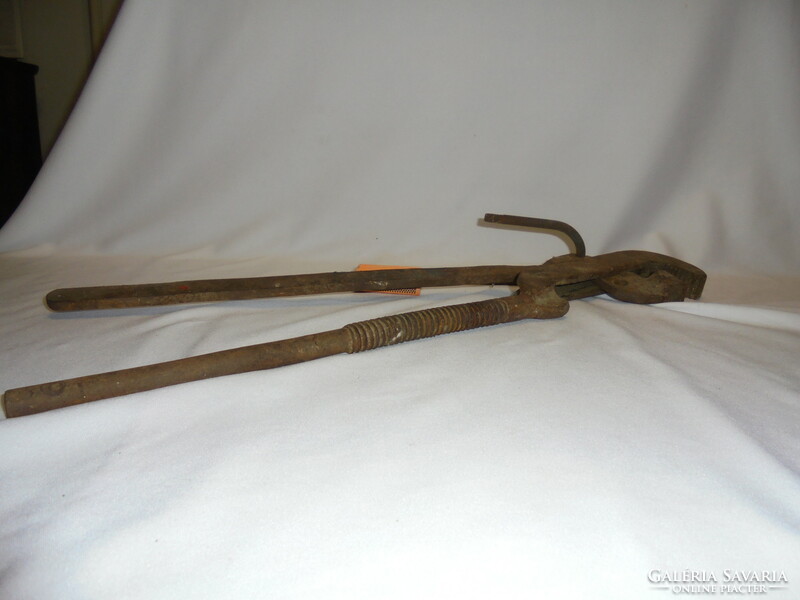 Antik kovácsoltvas munkaeszköz - fogó - 51 cm