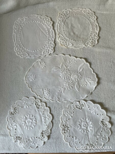 Placemats embroidered with white, together 5 pcs