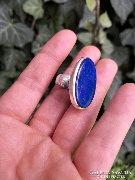 Large lapis lazuli stone, silver ring