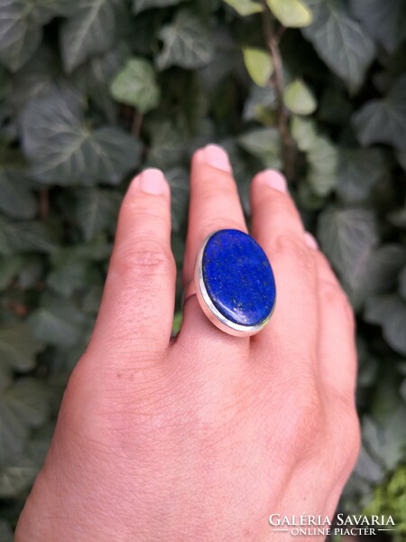 Large lapis lazuli stone, silver ring