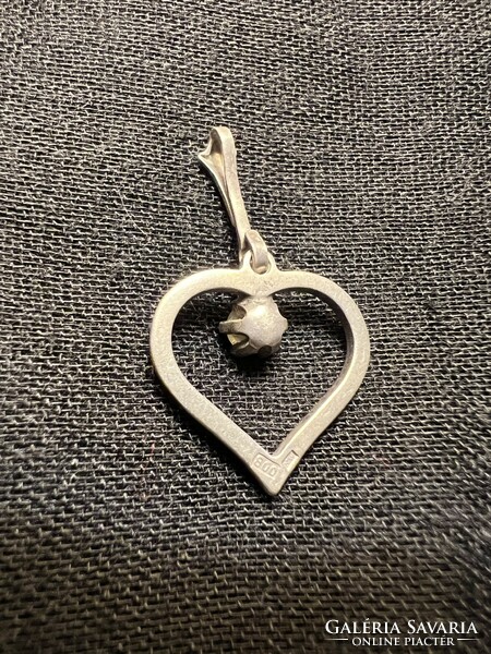 Silver heart pendant with small white stone