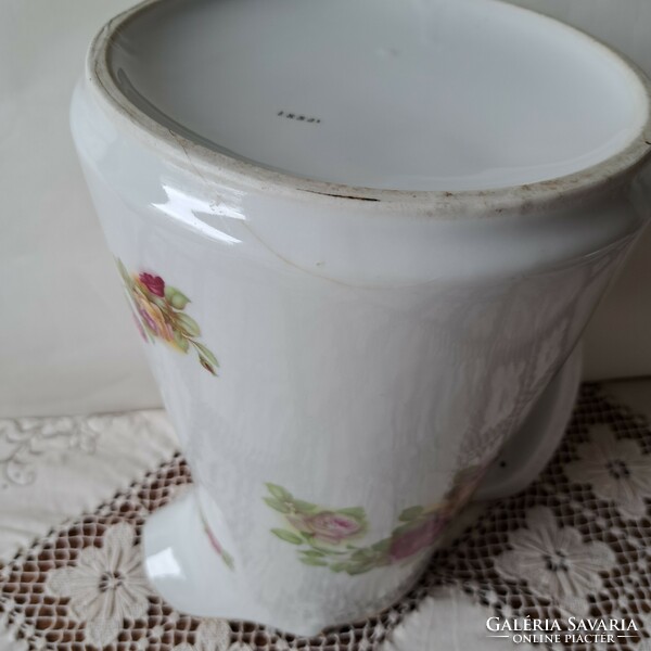 Porcelain sink with spout