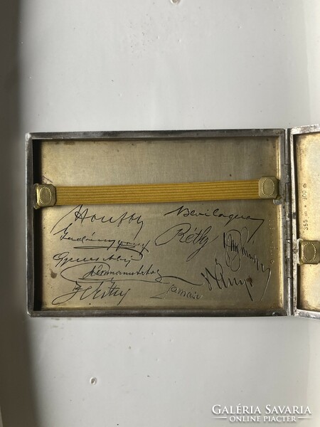 Különleges Art Deco cigaretta tárca híres neves orvosok aláírásával