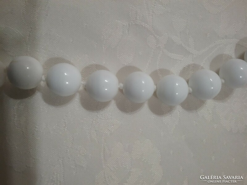 Old white milk glass necklace 44 cm