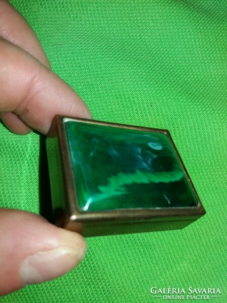 Antik pici fém - zöldköves téglalap alakú gyűrűtartó szelence a képek szerint .