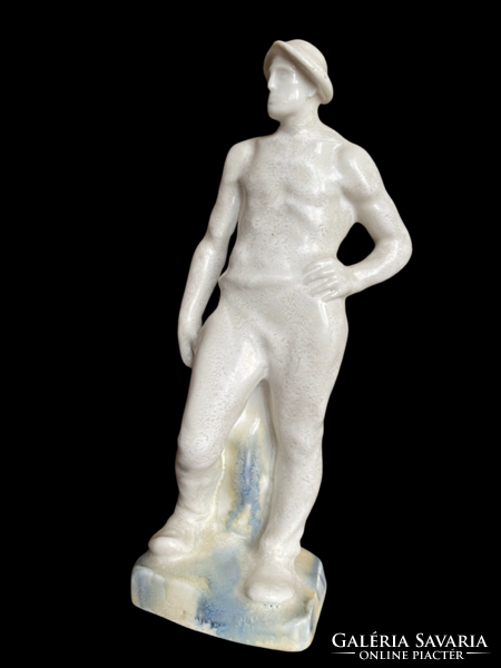 Zsolnay figurális szobor