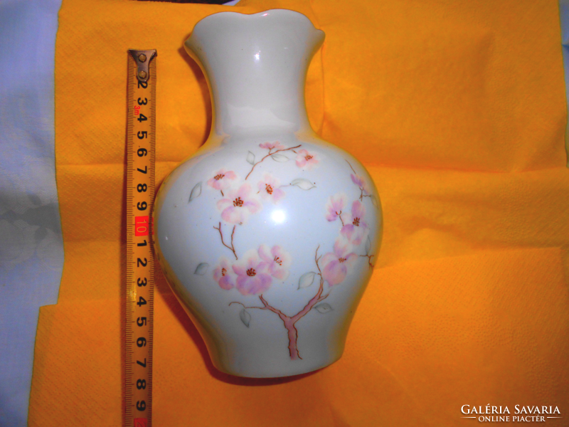 Bakos Éva  Kézzel festett barackvirágos váza 17-18 cm