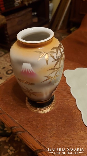 I discounted it! Porcelain vase with Japanese pattern by Erozon. Richly gilt hand painted