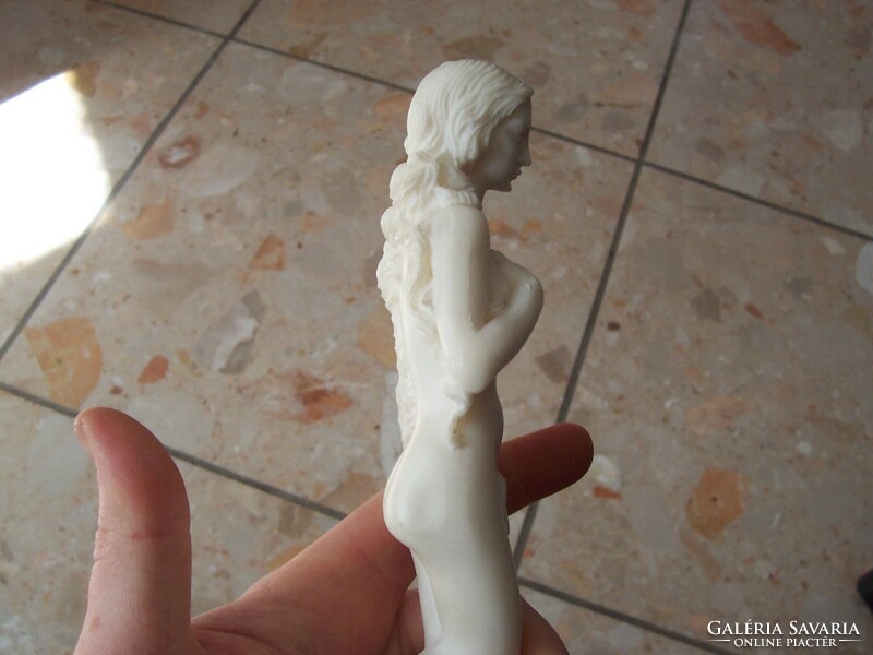 Wonderful female nude alabaster statue